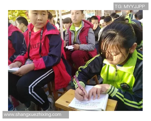 小飞哥足球明星的成长之路与梦想追逐的精彩故事